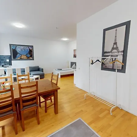 Zentrales Loft Mitten In *
